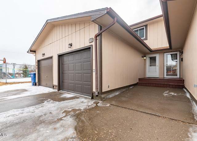 Property at 309 6th Ave NW, Beulah, ND 58523, 3 beds, 2.5 baths