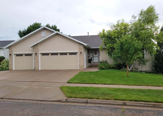Property at 2515 Sharps Pl, Bismarck, ND 58503, 5 beds, 3.5 baths