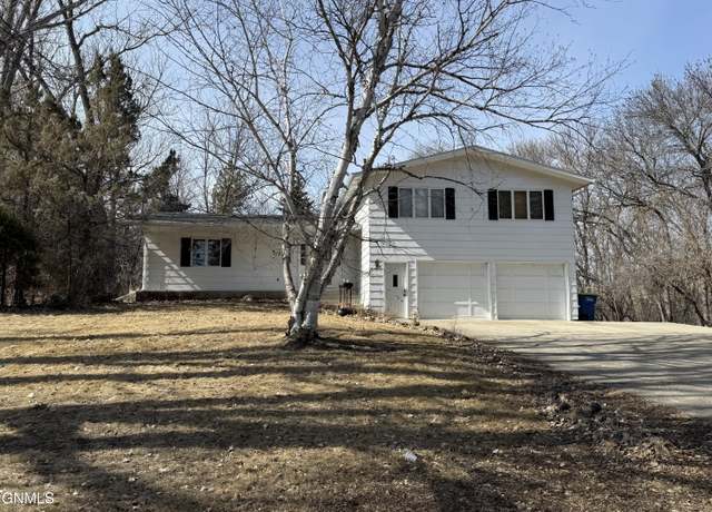 Property at 1125 8th Ave NW, Jamestown, ND 58401, 3 beds, 2.5 baths