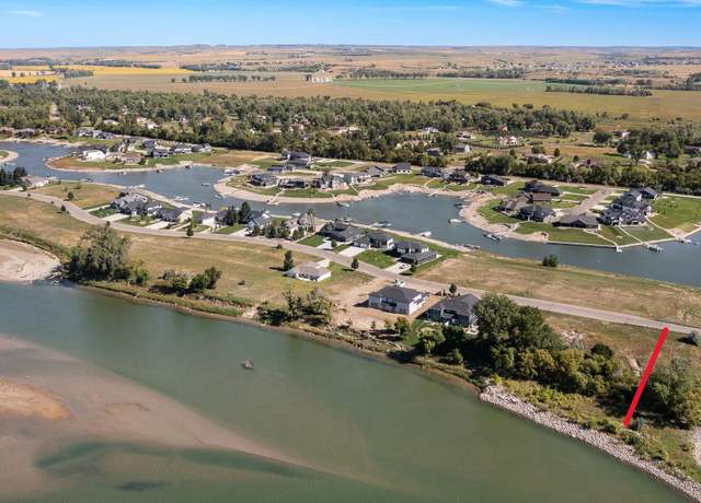 Property at 5812 Misty Waters Dr, Bismarck, ND 58503