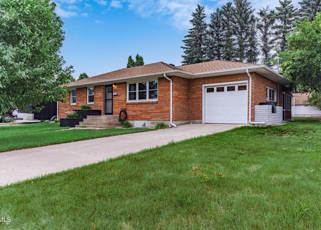 Property at 702 18th St NW, Mandan, ND 58554, 4 beds, 2 baths