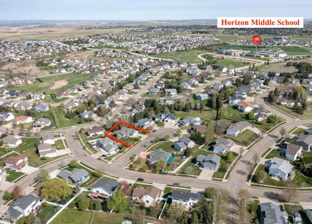 Property at 638 Brunswick Cir, Bismarck, ND 58503, 5 beds, 3 baths