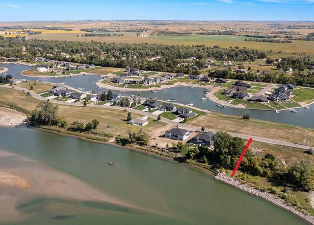 Property at 5800 Misty Waters Dr, Bismarck, ND 58503