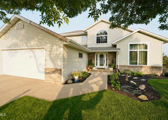 Property at 1702 Evergreen Dr NW, Jamestown, ND 58401, 5 beds, 3.5 baths