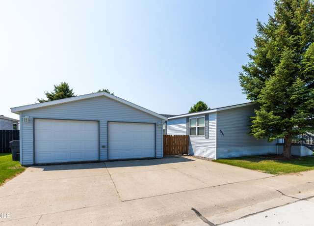 Property at 4821 Trenton Dr, Bismarck, ND 58503, 4 beds, 2 baths