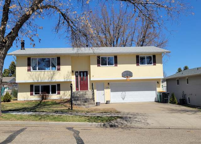 Property at 2238 Coolidge Ave, Bismarck, ND 58501, 3 beds, 2 baths