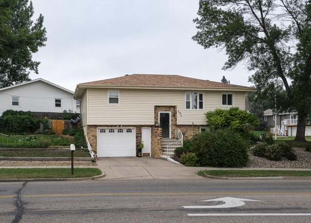 Property at 306 Interstate Ave W, Bismarck, ND 58503, 3 beds, 2 baths