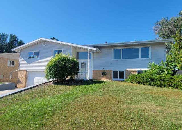 Property at 906 3rd St NW, Mandan, ND 58554, 4 beds, 2.5 baths