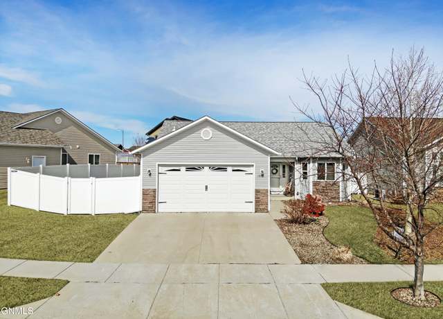 Property at 1910 Timbers St, Williston, ND 58801, 3 beds, 2 baths