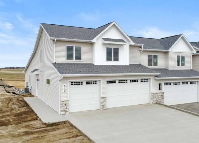 Property at 5108 Durango Dr, Bismarck, ND 58503, 3 beds, 2.5 baths