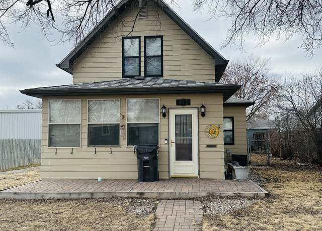 Property at 912 11th Ave SE, Jamestown, ND 58401, 3 beds, 2 baths
