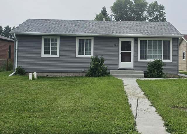 Property at 925 15th St SW, Jamestown, ND 58401, 2 beds, 1 bath
