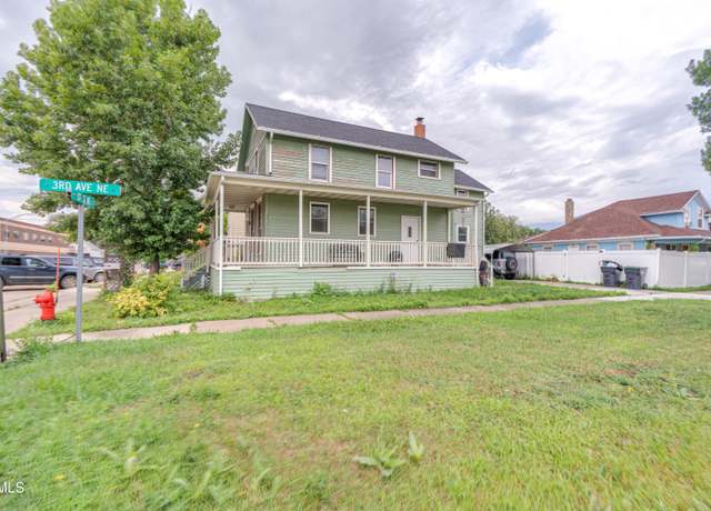 Property at 310 1st St NE, Mandan, ND 58554, 3 beds, 1.5 baths