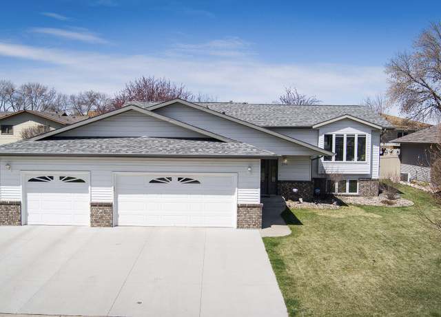Property at 1501 4th Ave NE, Mandan, ND 58554, 4 beds, 3 baths