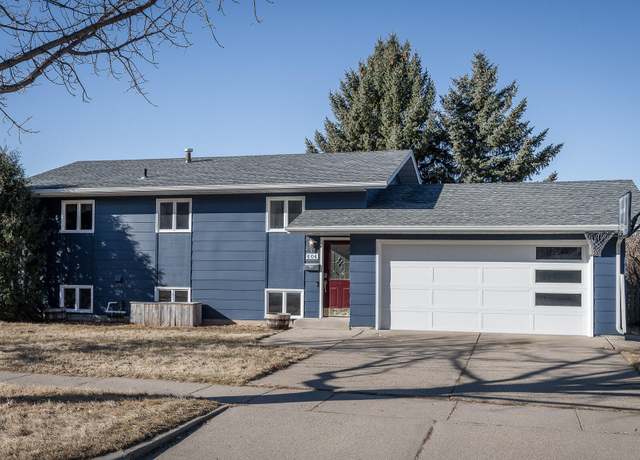 Property at 606 27th St N, Bismarck, ND 58501, 3 beds, 1.5 baths