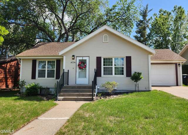 Property at 109 Sioux Ave, Bismarck, ND 58501, 3 beds, 2 baths