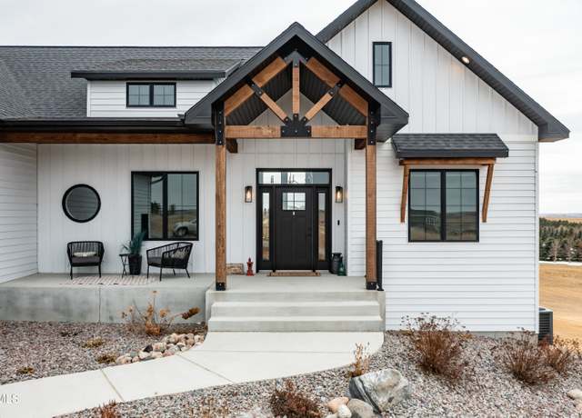 Property at 2603 Nicklaus Dr, Bismarck, ND 58503, 6 beds, 4 baths