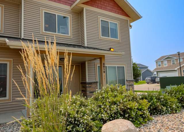 Property at 3919 37th St W, Williston, ND 58801, 3 beds, 2.5 baths