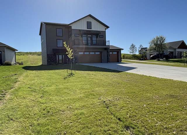 Property at 507 Long Dr, Watford City, ND 58854, 4 beds, 2.5 baths