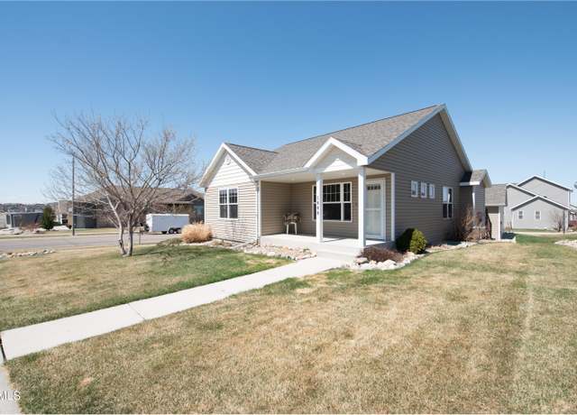Property at 1000 Bremner Ave, Bismarck, ND 58503, 4 beds, 3 baths