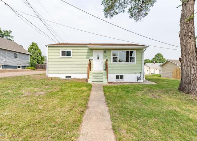 Property at 202 10th Ave NE, Mandan, ND 58554, 3 beds, 2 baths