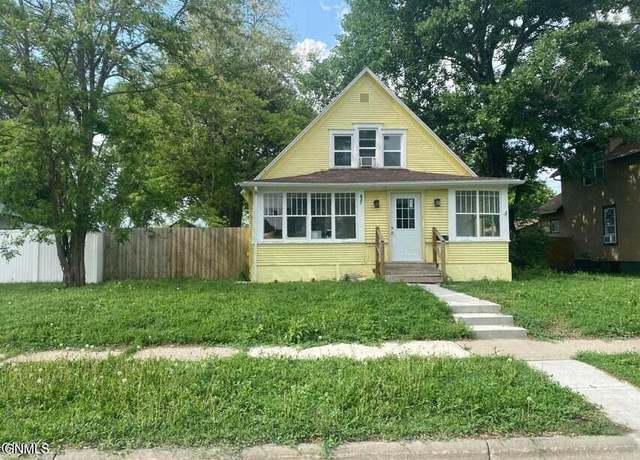 Property at 632 2nd St SW, Jamestown, ND 58401, 3 beds, 1.5 baths