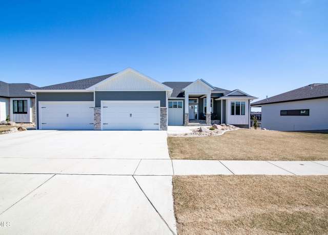 Property at 4019 Cogburn Rd, Bismarck, ND 58503, 5 beds, 3.5 baths