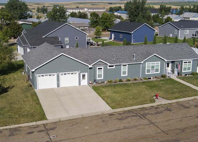 Property at 2005 2nd Ave NE, Beulah, ND 58523, 3 beds, 2 baths