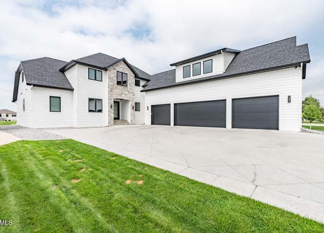 Property at 3305 Bay Shore Bnd SE, Mandan, ND 58554, 4 beds, 2.5 baths