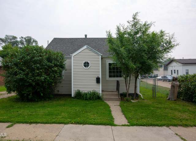 Property at 311 N 15th St, Bismarck, ND 58501, 3 beds, 2 baths