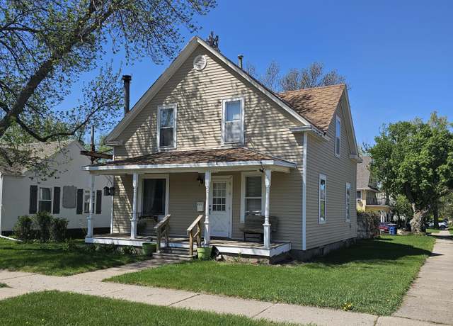 Property at 223 6th Ave NE, Jamestown, ND 58401, 3 beds, 2 baths