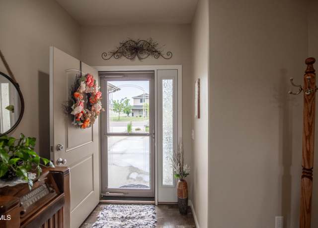 Property at 838 Mayflower Dr, Bismarck, ND 58504, 3 beds, 2 baths