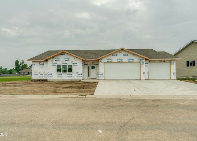 Property at 1233 Empire Cir, Bismarck, ND 58504, 2 beds, 2 baths