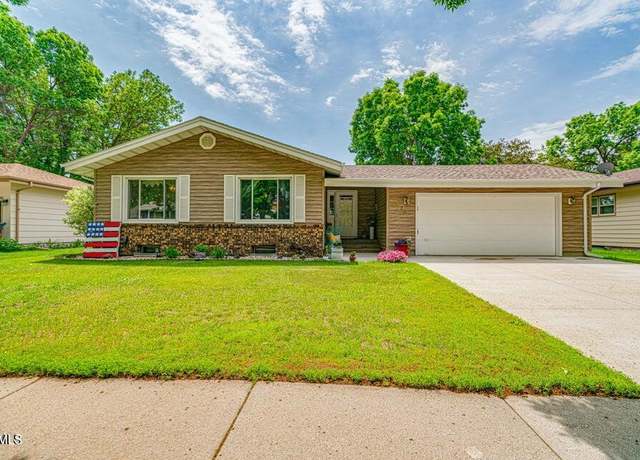 Property at 1673 Richmond Dr, Bismarck, ND 58504, 4 beds, 2 baths
