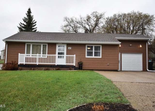 Property at 1413 15th St SE, Mandan, ND 58554, 3 beds, 1 bath