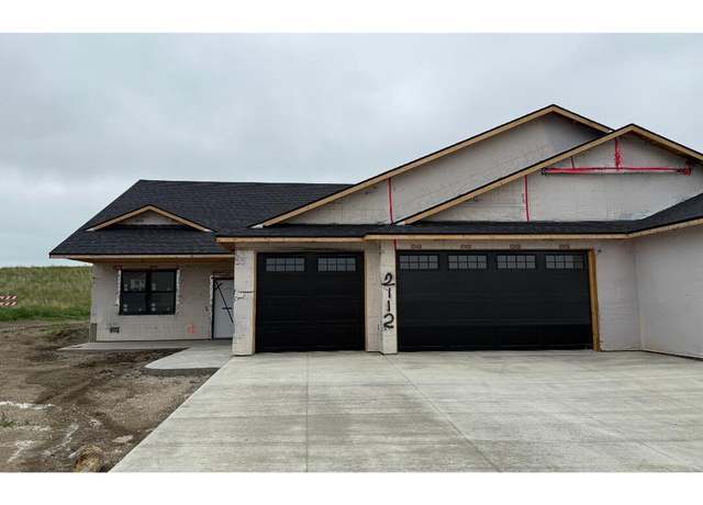 Property at 2112 Prairie Hawk Dr, Bismarck, ND 58503, 3 beds, 2 baths