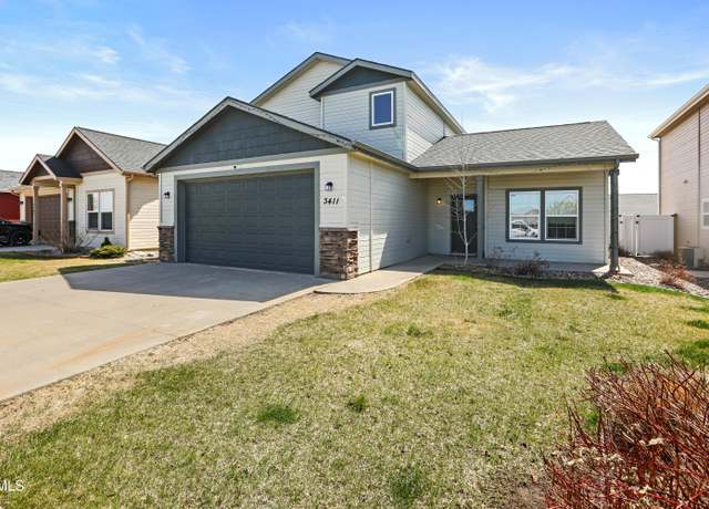 Property at 3411 34th St W, Williston, ND 58801, 4 beds, 2.5 baths