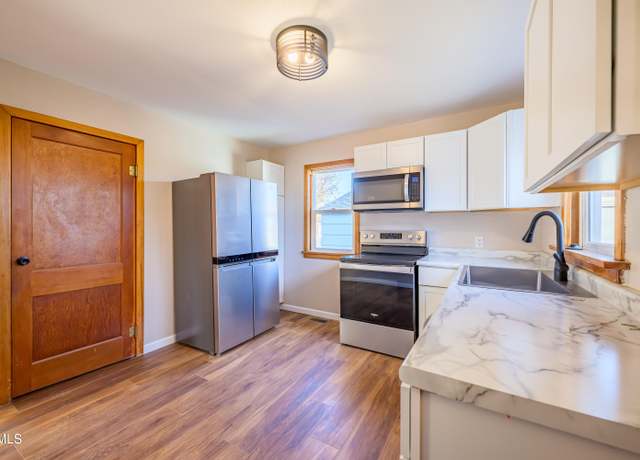 Property at 202 E St St E, Glen Ullin, ND 58631, 4 beds, 1 bath
