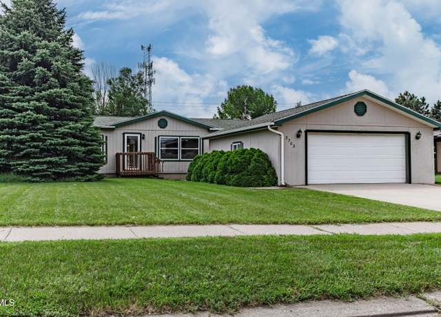 Property at 3703 Jericho Rd, Bismarck, ND 58503, 3 beds, 2 baths