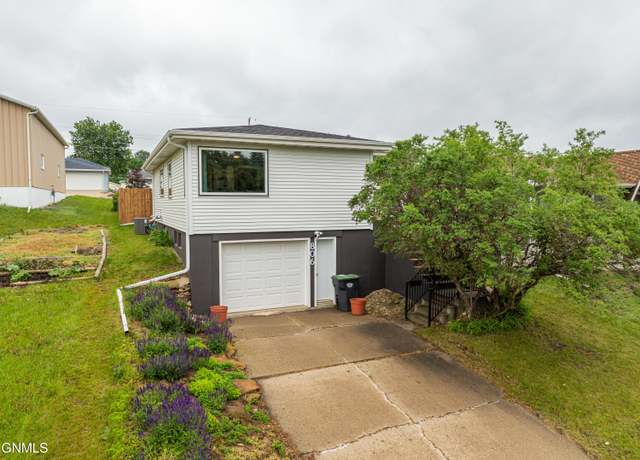 Property at 806 1st Ave NW, Mandan, ND 58554, 4 beds, 2 baths