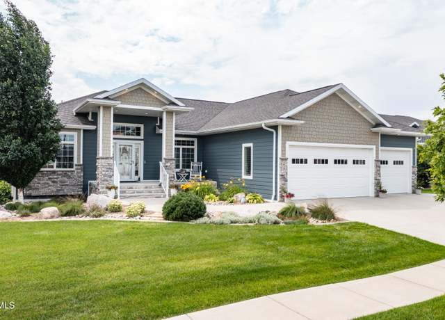Property at 1013 Limited Ln, Bismarck, ND 58503, 3 beds, 2.5 baths