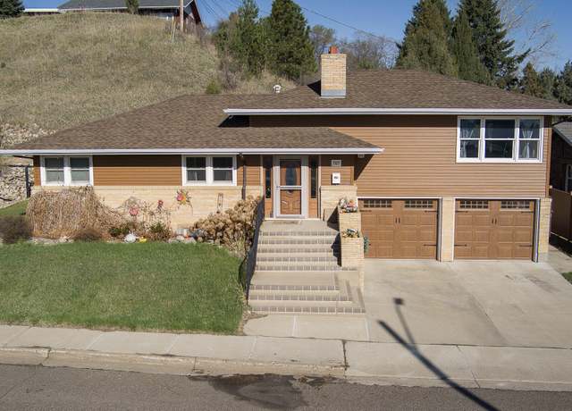 Property at 707 9th Ave NW, Mandan, ND 58554, 4 beds, 2 baths