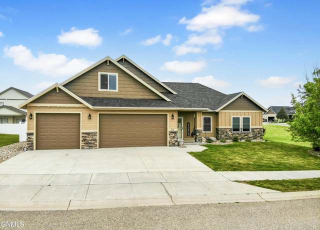 Property at 512 70th St E, Williston, ND 58801, 3 beds, 2 baths