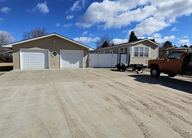 Property at 1826 8th Ave NW, Jamestown, ND 58401, 3 beds, 2 baths