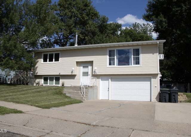 Property at 4204 38th Ave NW, Mandan, ND 58554, 3 beds, 2 baths