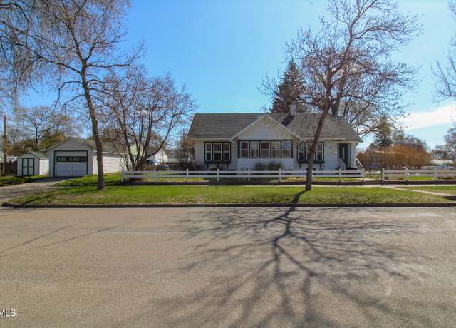 Property at 803 N 11th St, Bismarck, ND 58501, 3 beds, 1.5 baths