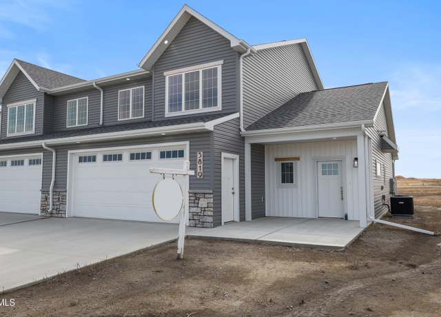 Property at 5819 Davies Dr, Bismarck, ND 58503, 3 beds, 2.5 baths