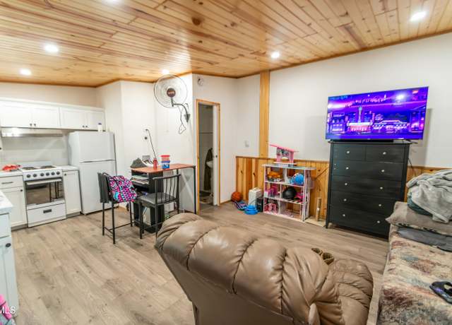 Property at 518&600 2nd St NE, Mandan, ND 58554, 6 beds, 4 baths