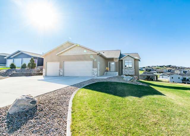 Property at 1616 Plains Bnd SE, Mandan, ND 58554, 5 beds, 3 baths