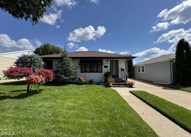 Property at 1417 N 15th St, Bismarck, ND 58501, 3 beds, 1 bath